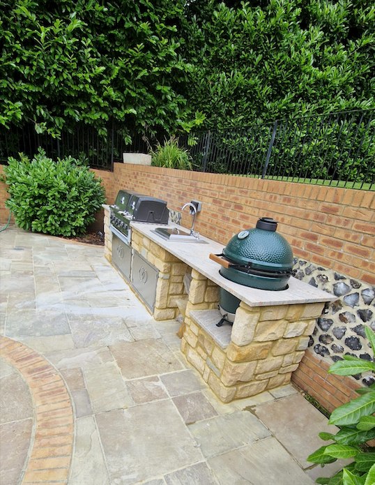 Built-in outdoor kitchen by AG Signature Renovation