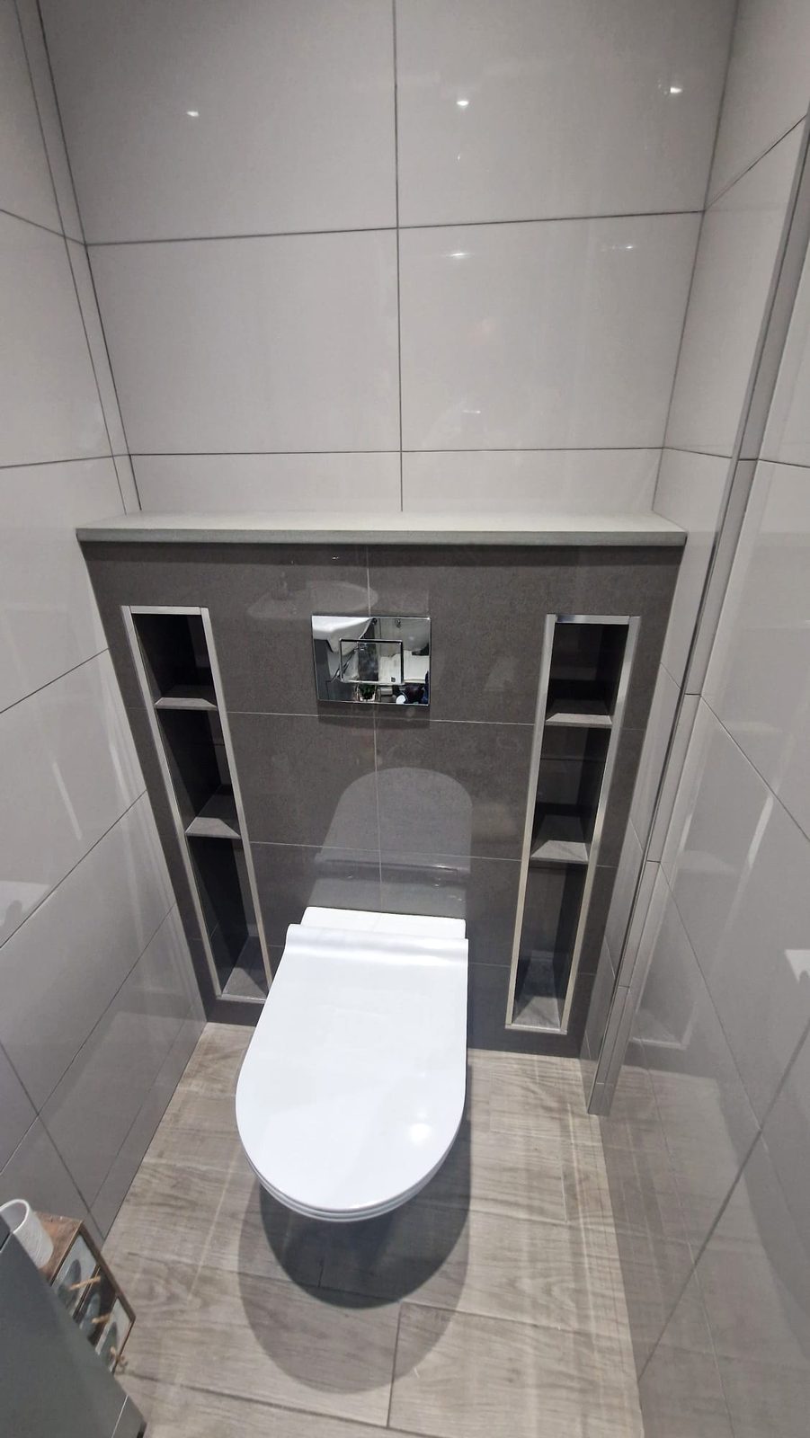 Marble-tiled WC with concealed cistern and lit niches